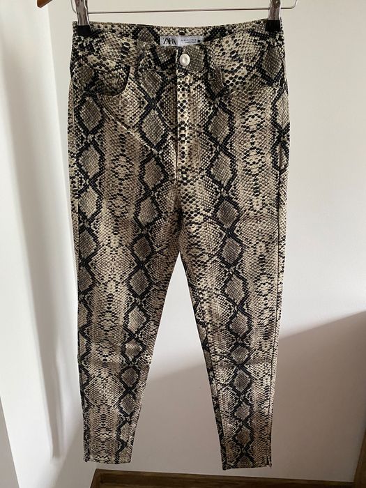 Pantaloni pt. femei, Zara