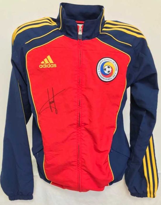 Autograf  Cristian Chivu pe Jacheta Echipei Nationale a Romanieie