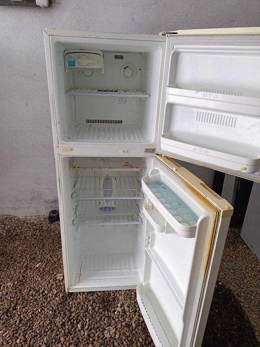 Продам современный , рабочий  холодильник  .