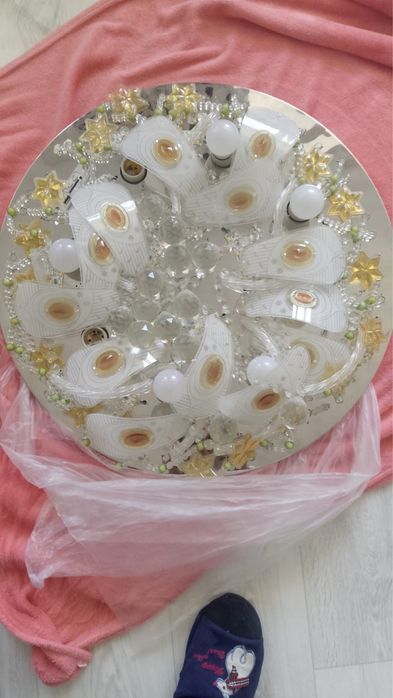 Продам б/у люстру