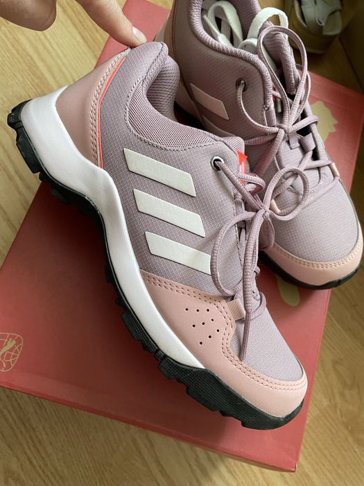 Adidasi in stare buna