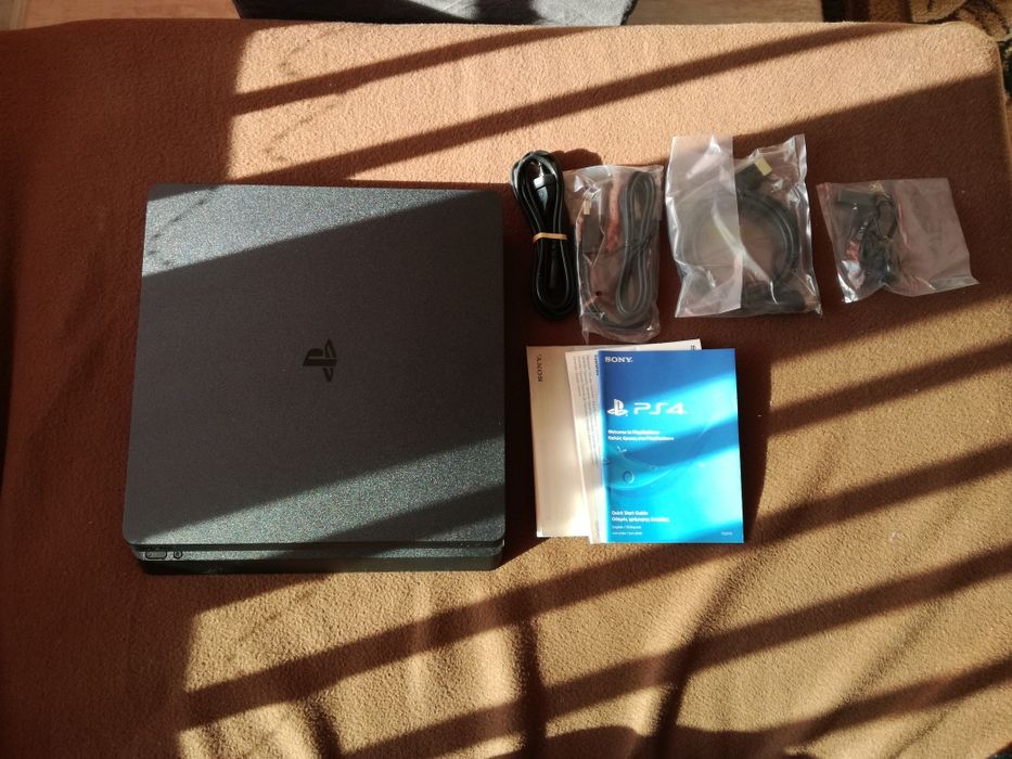Нови PS4 конзола + 3 контролера