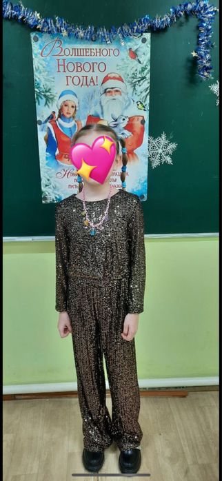 Продам костюм для девочки