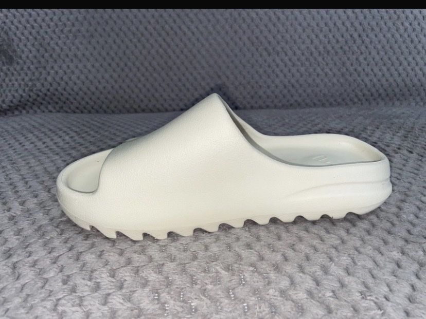Yezzy slide marimea 38