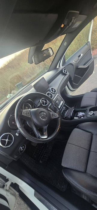 Mercedes Benz GLA 160 D 1.5