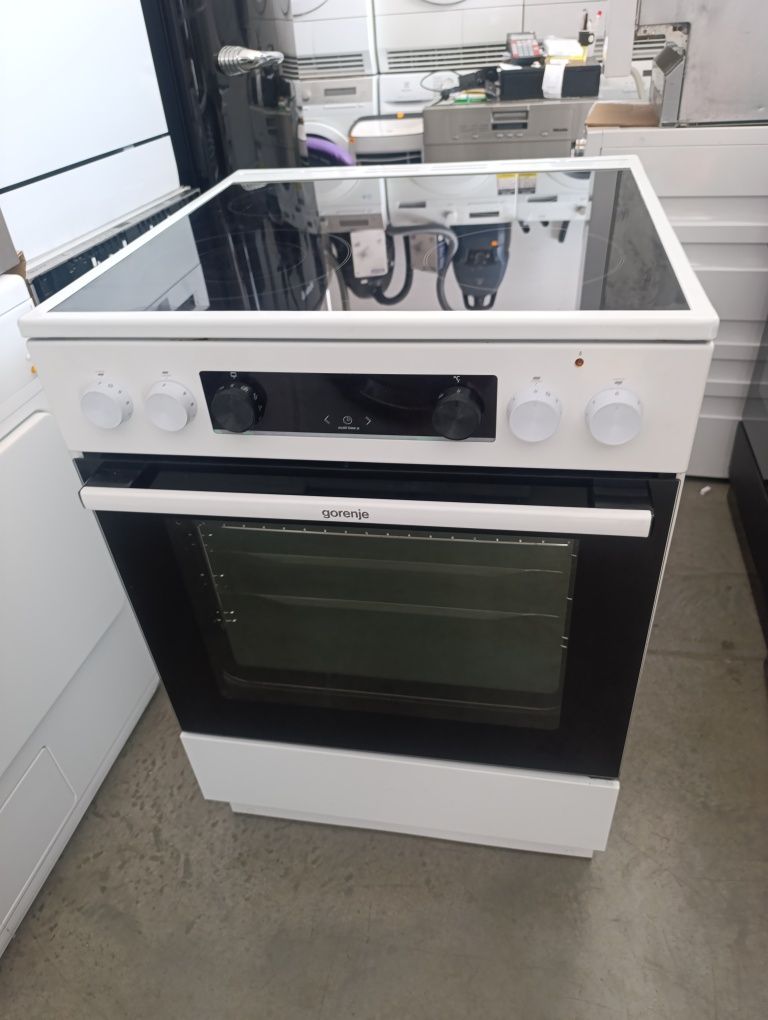 Фурна за вграждане Gorenje модел CEC6D71WB