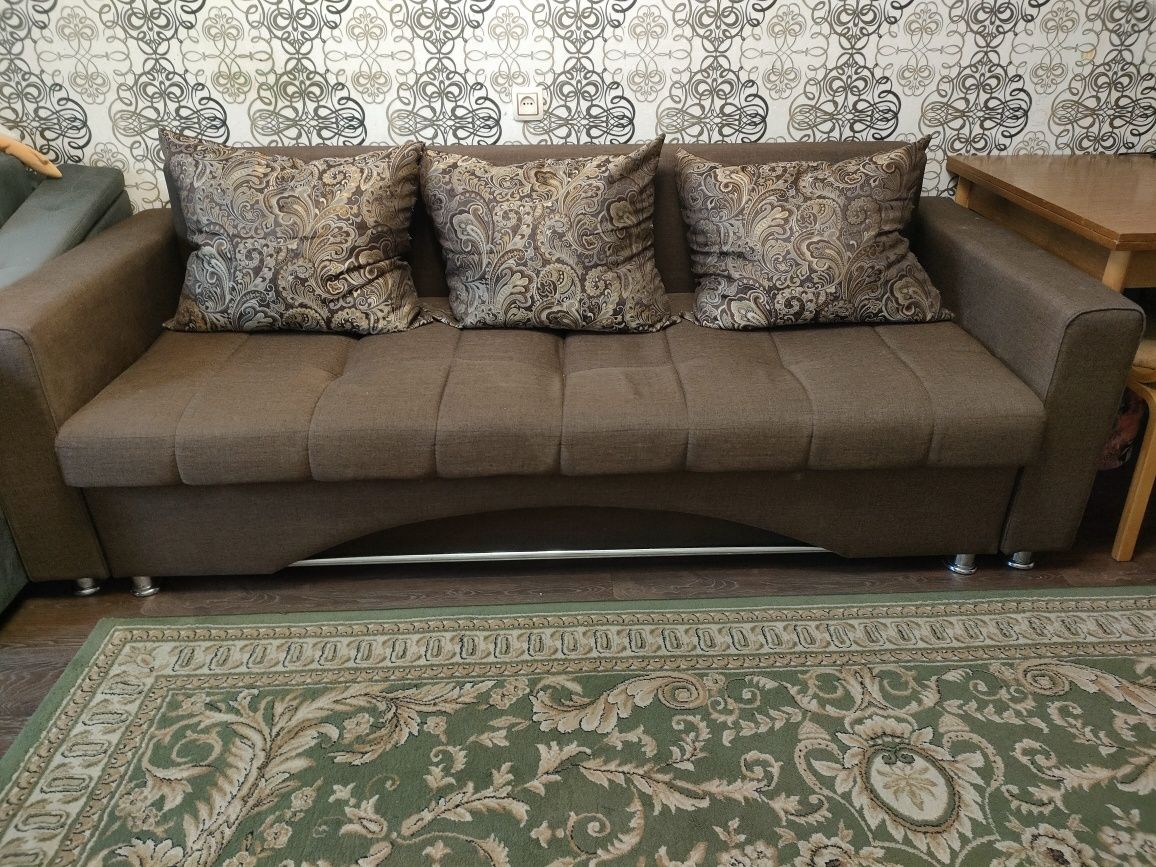 Продам удобный диван