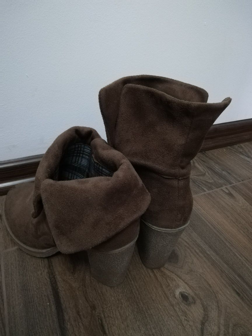 Botine din piele întoarsă