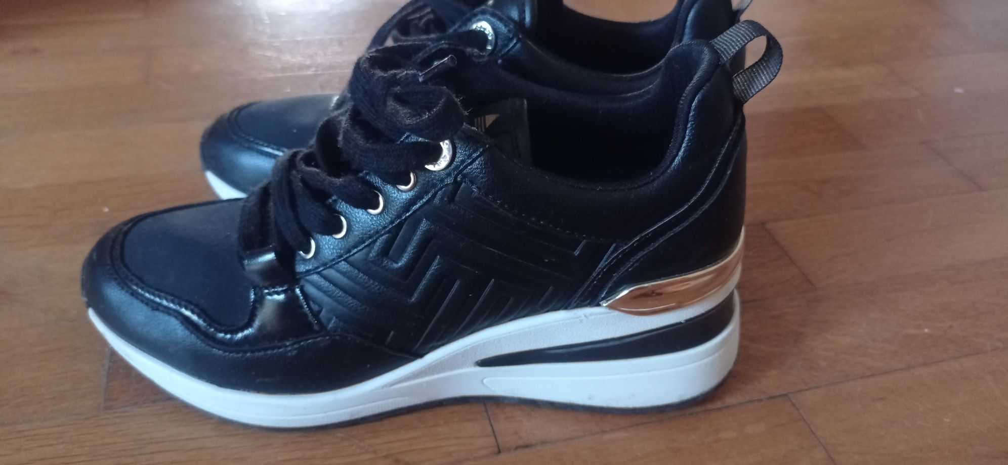 Сникърси на платформа ALDO