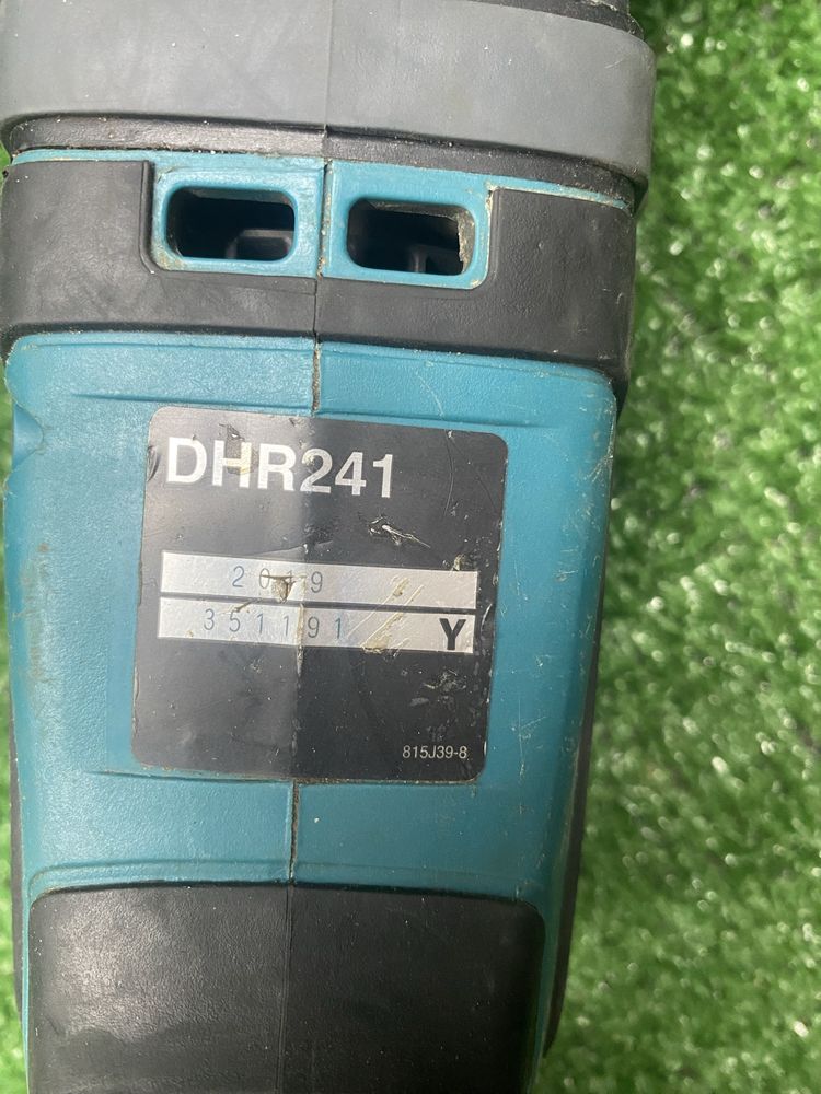 Перфоратор Makita DHR241 с батерия 5 ампера и бързо зарядно