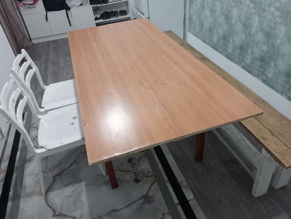 Стол со стульями