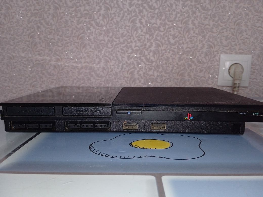 Продам Play Station 2 в отличном состояний С дисками