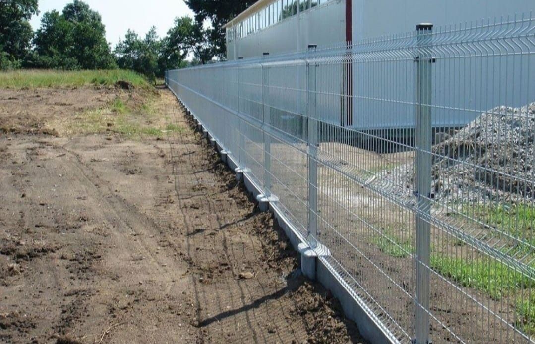 Construim gardurii și porți împrejmuim și terenuri