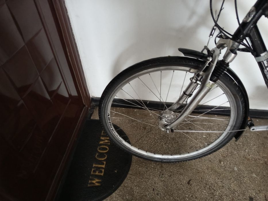 Bicicleta din aluminiu in stare de funcționare.