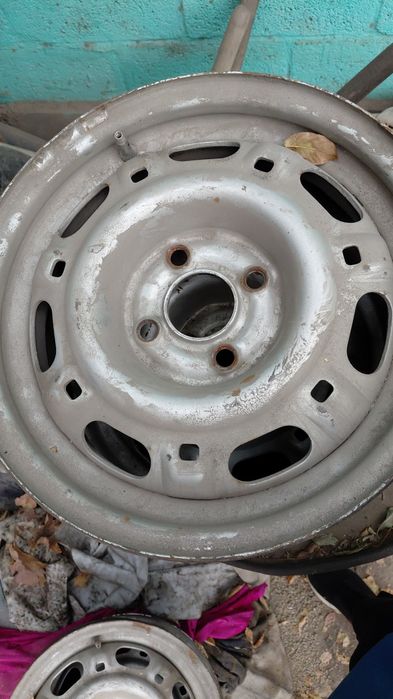 Пассат б3 r14 диска сатылады 4шт