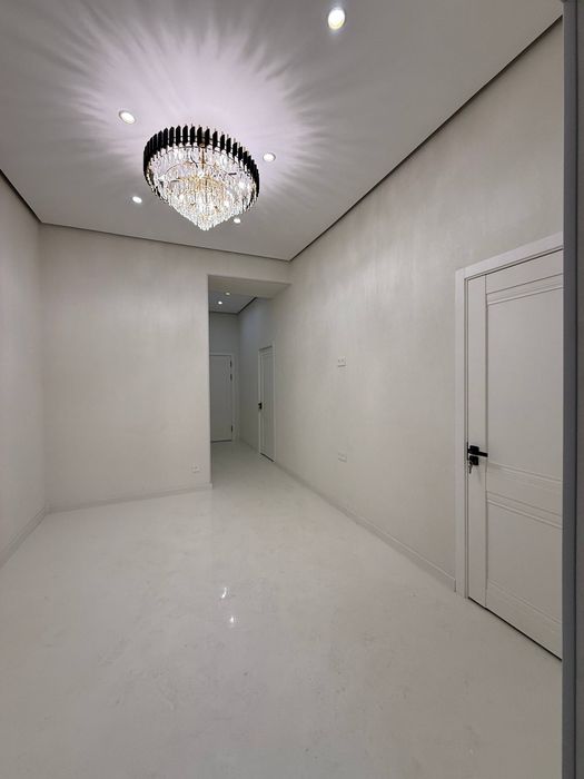 Юнусабад 8 квартал. Продается квартира  2/1/11