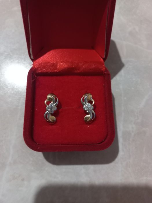 Продам золотые серёжки 585 пробы ,,,3 гр красивые,,