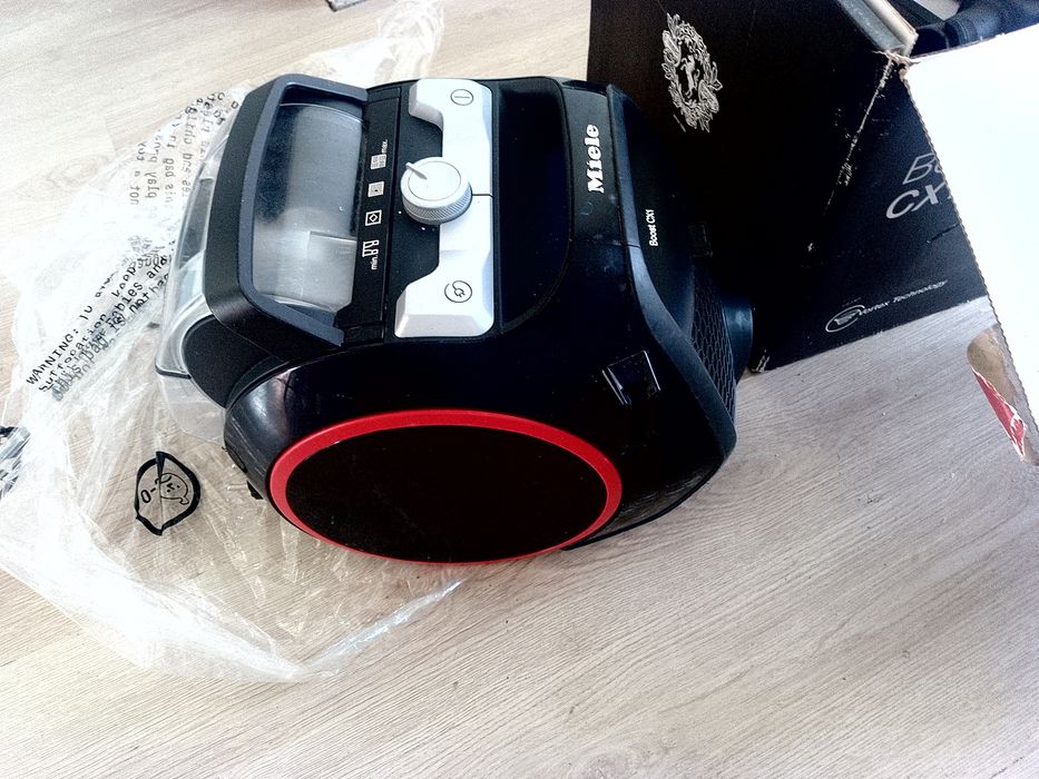 Vând aspirator Miele