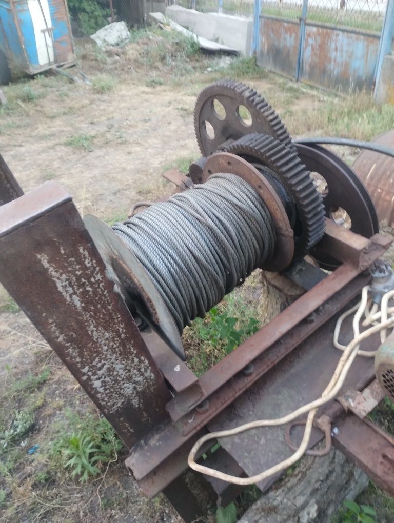 Vând troliu manual și electric