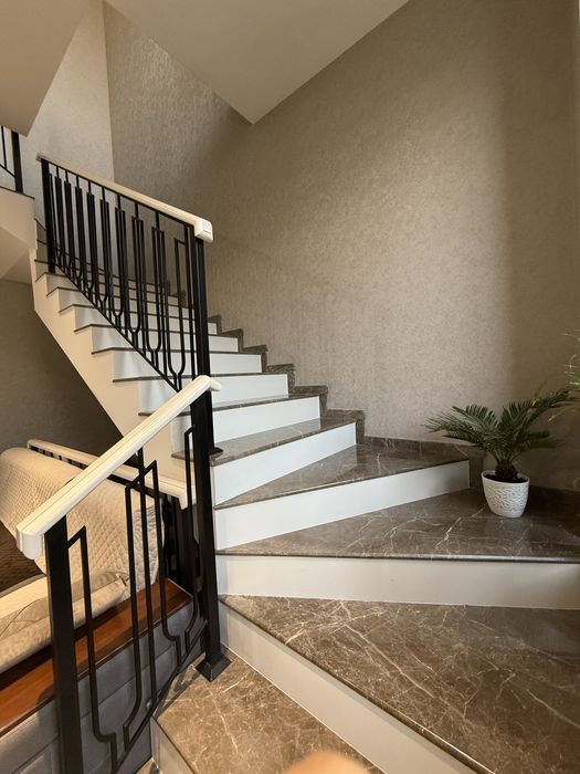 Юнусабад. Уч кахрамон постдан 5 км да жойлашган. Таййор кодедж.