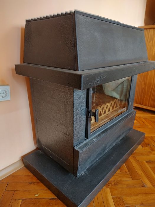 Продавам чугунена камина