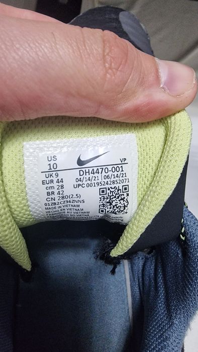 Adidasi Nike barbatesti