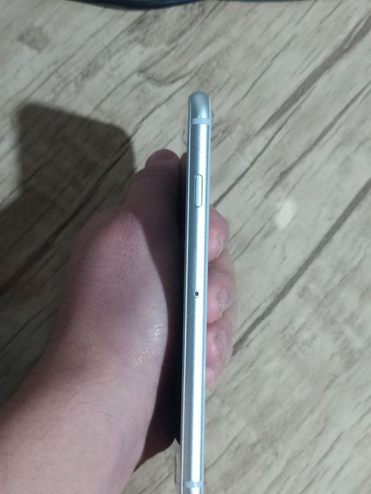 iPhone 8 narxi 980 min
