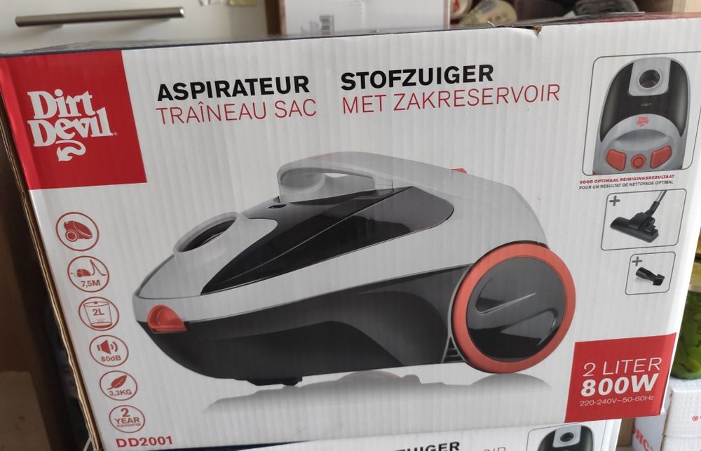 Прахосмукачка с торба Dirt Devil DD2001, Мощност: 800W, миещ се филтър