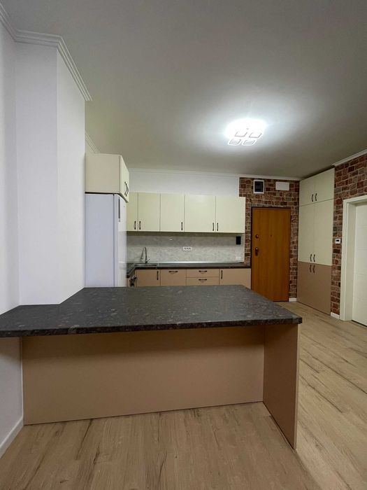 Proprietar, inchiriez apartament cu 2 camere + loc de parcare.