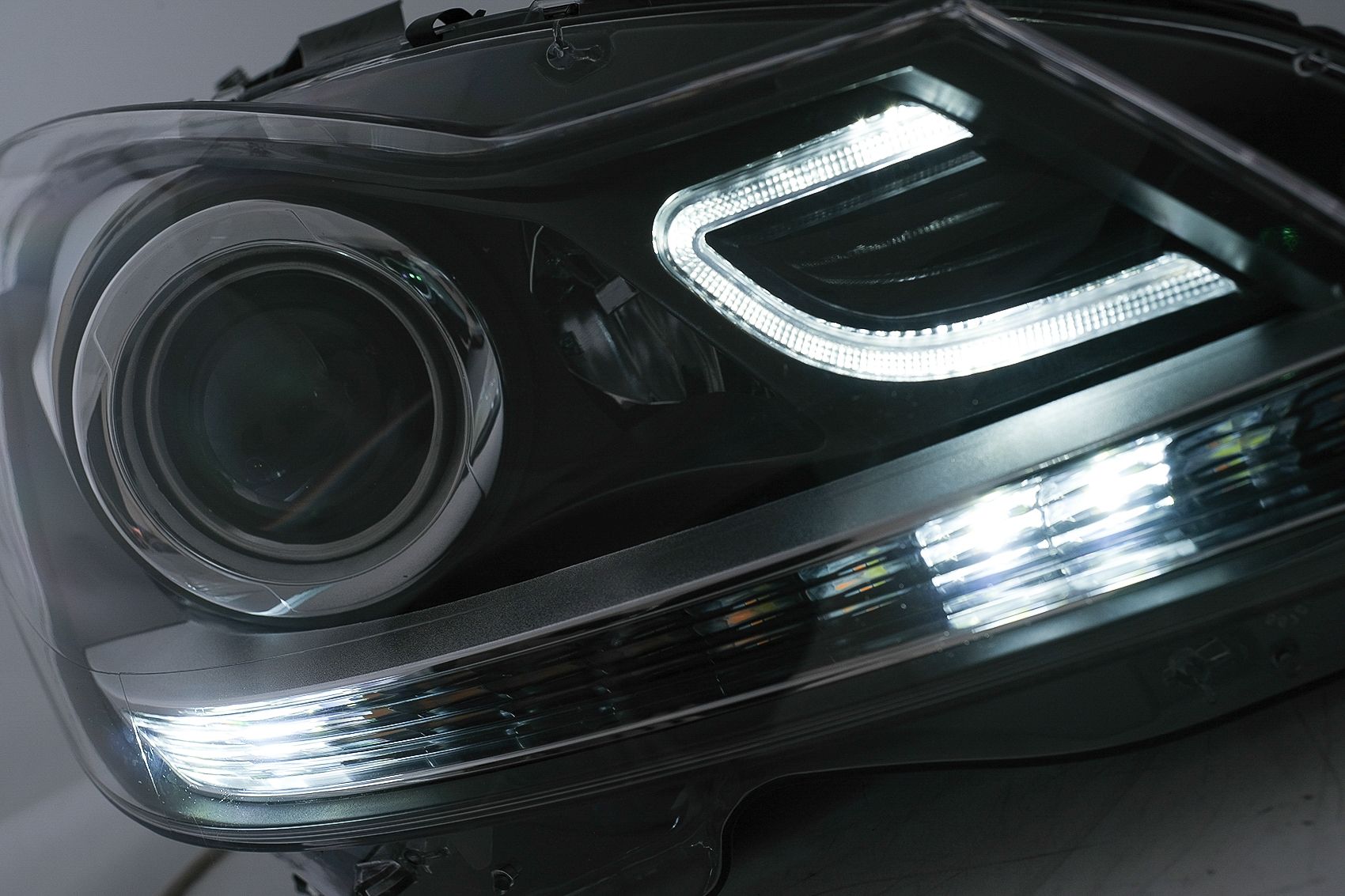 Faruri LED DRL mercedes C-Class W204 S204 Facelift (2011-2014)