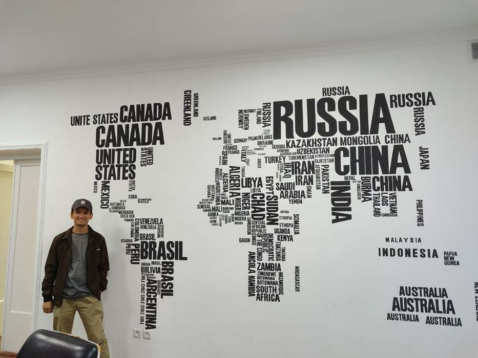 Rassom, Художник, барелеф