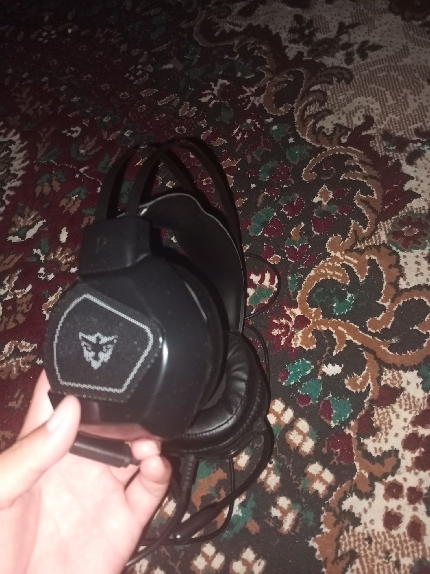 Naushnil ( Headphones/ quloqchin)