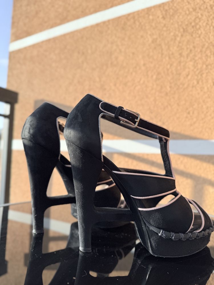 Роскошни обувки Yves Saint Laurent (оригинал)