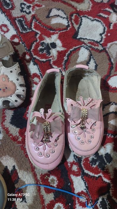 Яхши авайлаб кийилган оёк кийимлар,