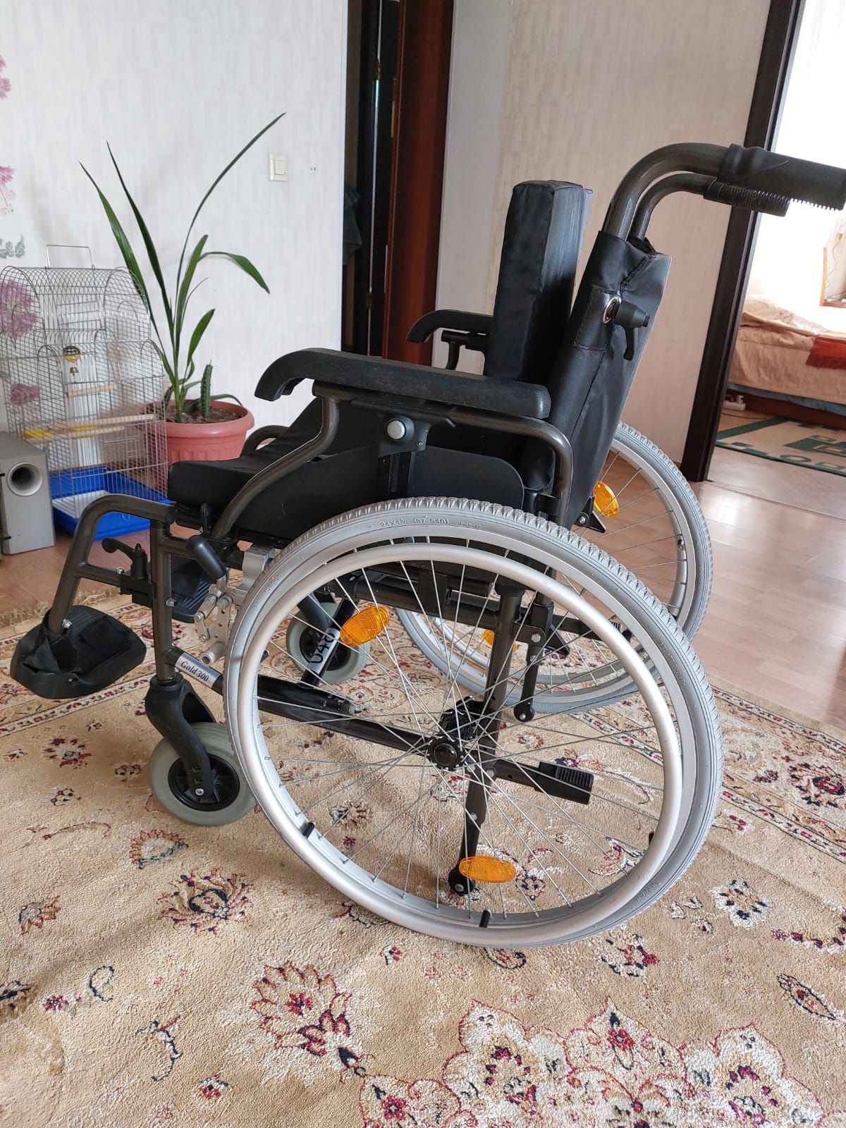 Инвалидная коляска б/у,в отличном состоянии.