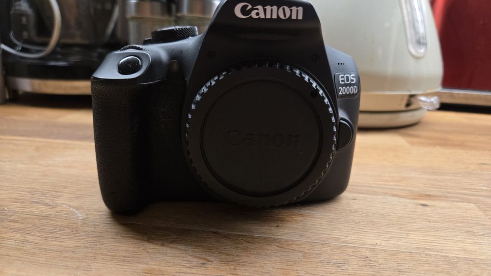 Canon eos 2000d - тяло