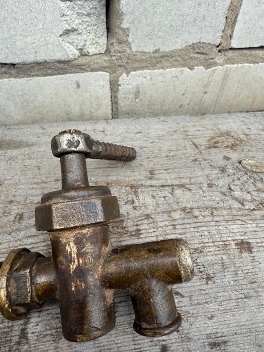 Бронзовый кран на 15