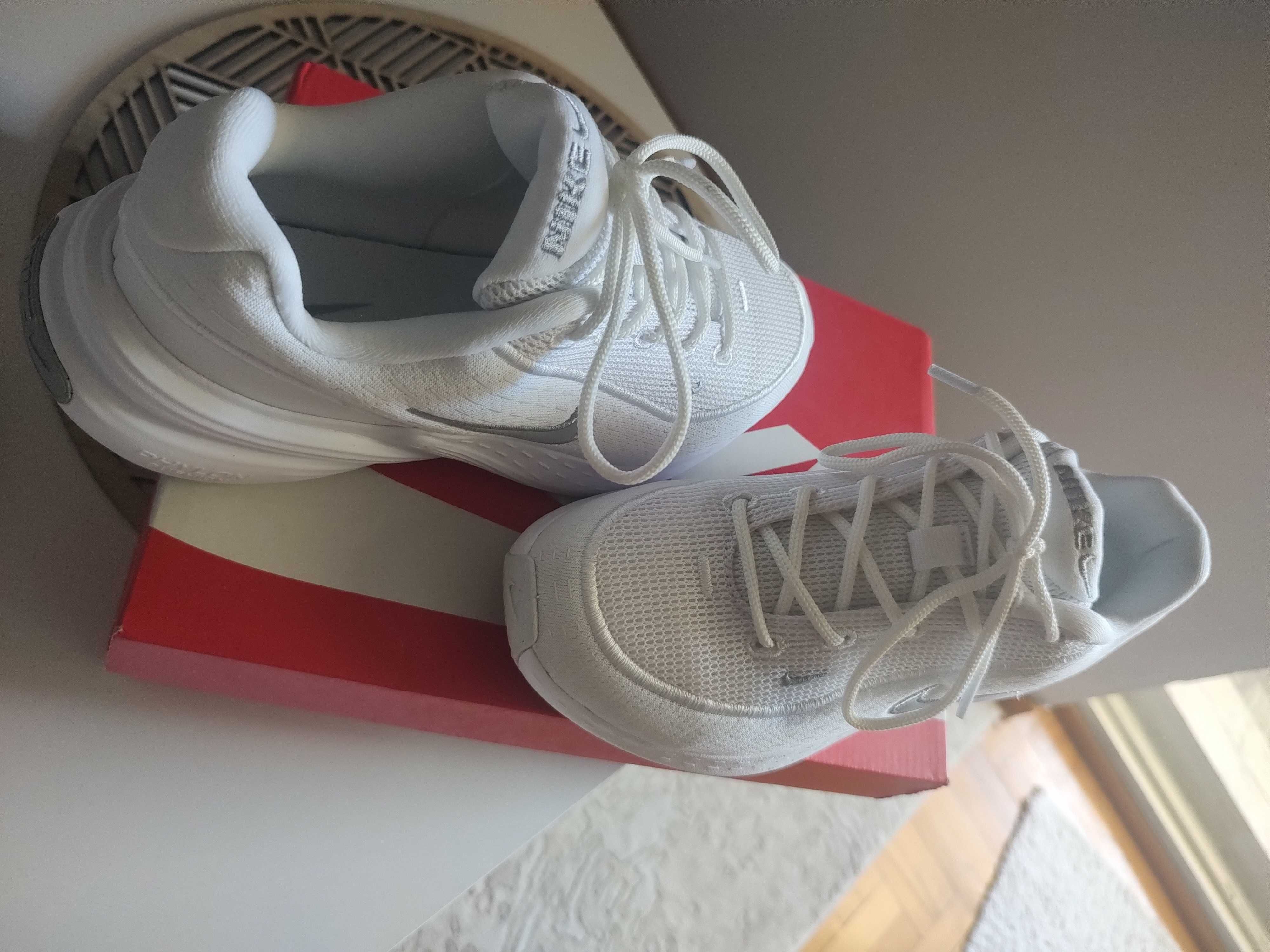Дамски маратонки Nike