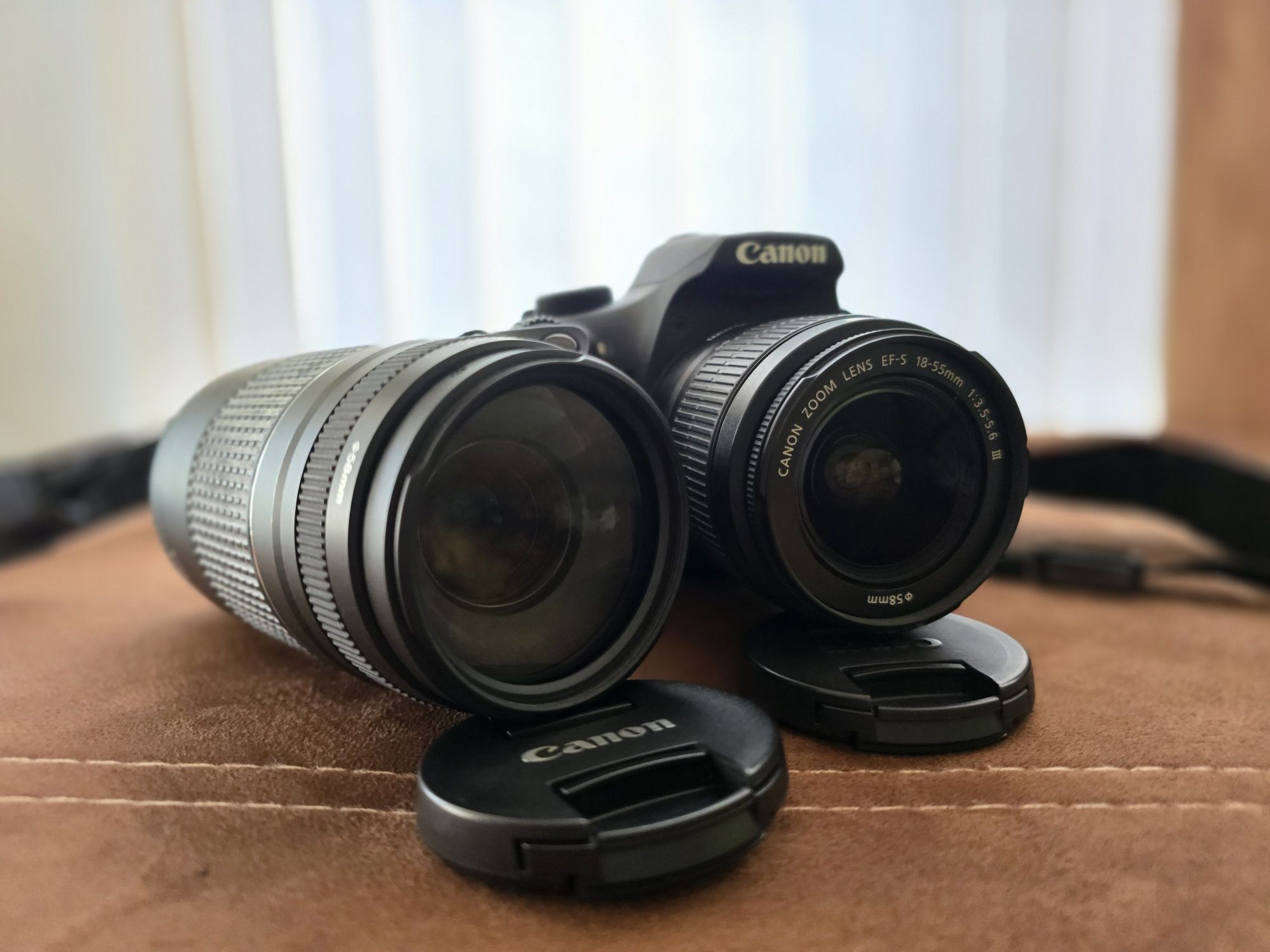 Фотоапар Canon 1300D