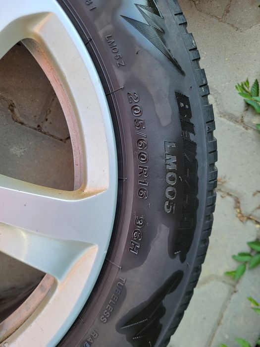 Set 4 Jenti aliaj+ cauciucuri iarna Bridgestone 205/60/R16 Audi A4