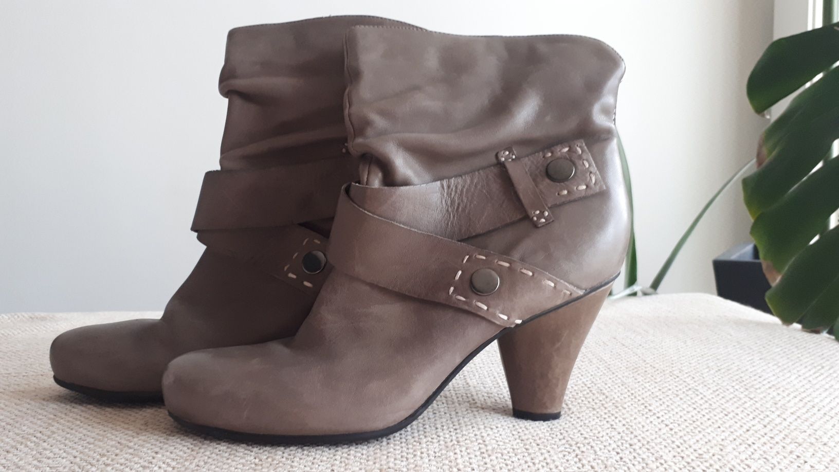 Botine piele/piele intoarsa mas 40