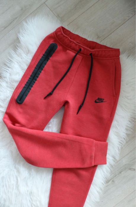 Pantaloni nike tech rosu