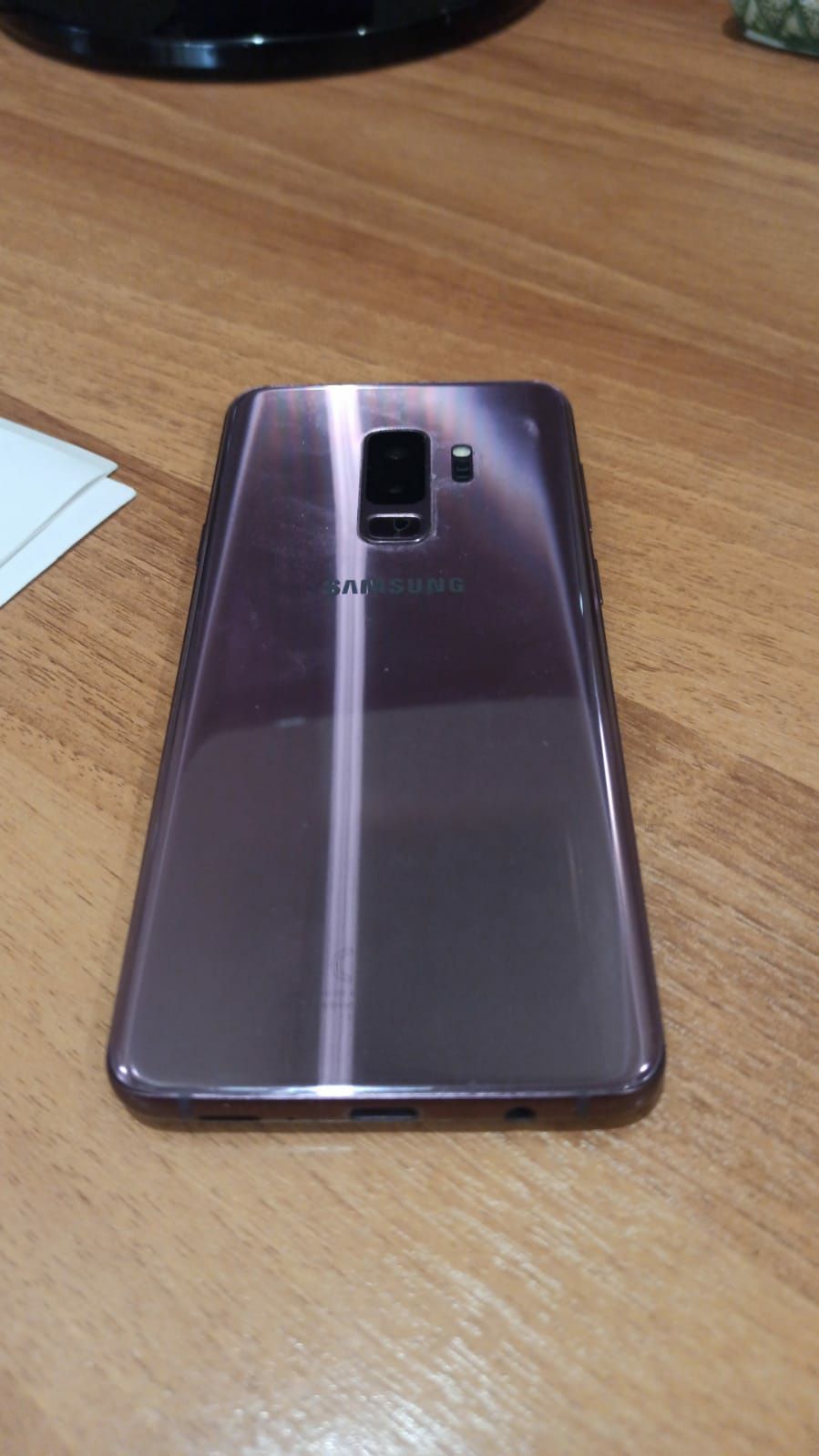 Смартфон Самсунг galaxy S9+