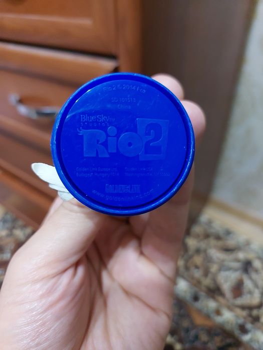 Попугай из мультика Рио 2