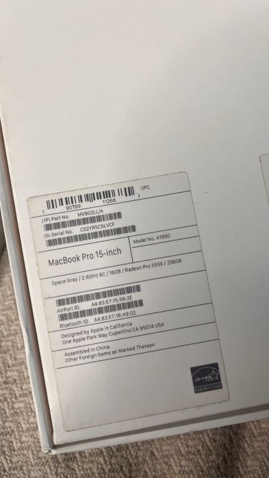 MacBook Pro 15,6” 2019 – i7 6-core, 16GB RAM - 256 GB -stare bună
