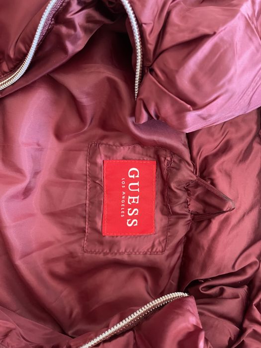 Geaca puf Guess vișinie cu glugă, mărimea S
