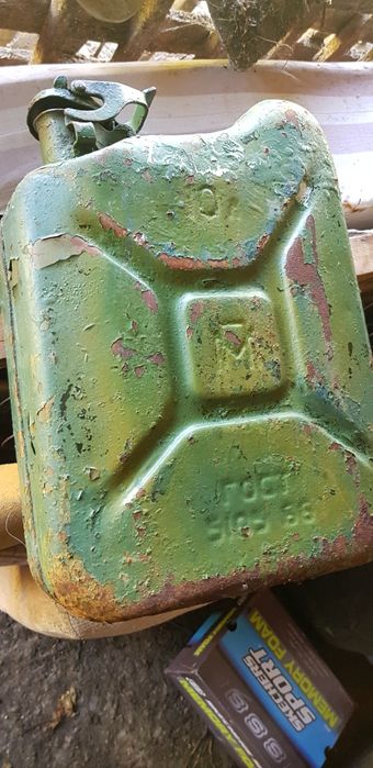 Туба метална за бензин ,с леки забележки по б