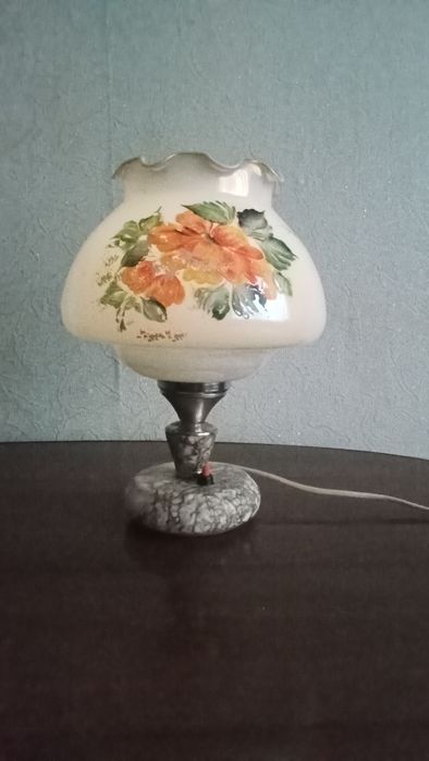 Продам лампу на столную