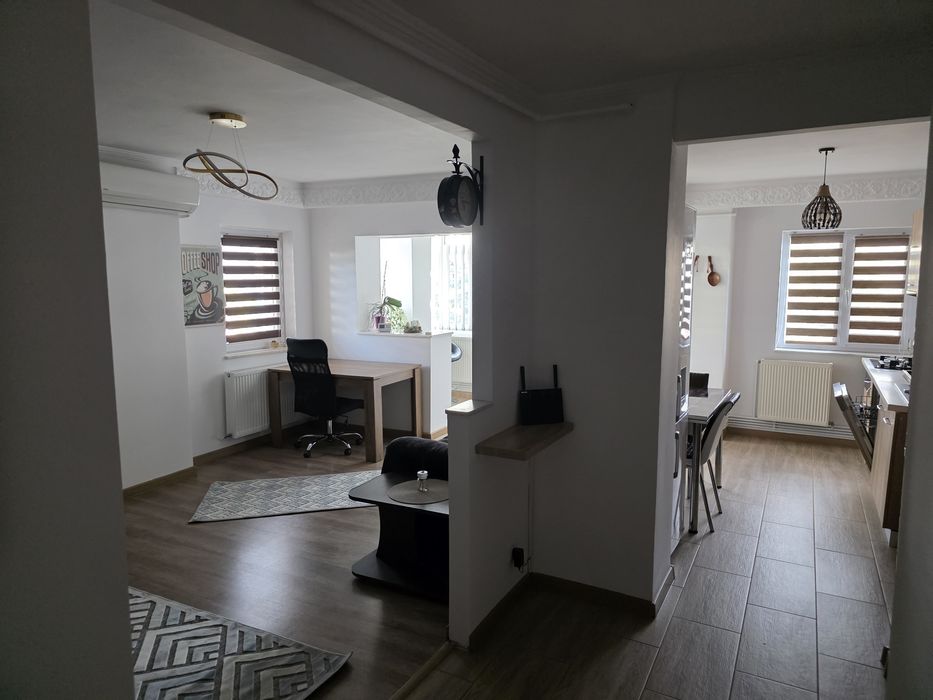 De închiriat apartament 3 camere – Mioveni, Bld. Dacia, zona Rob