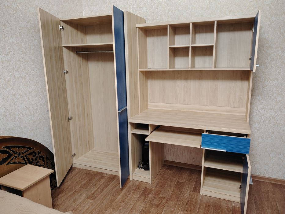 Шкаф с компьютерным столом